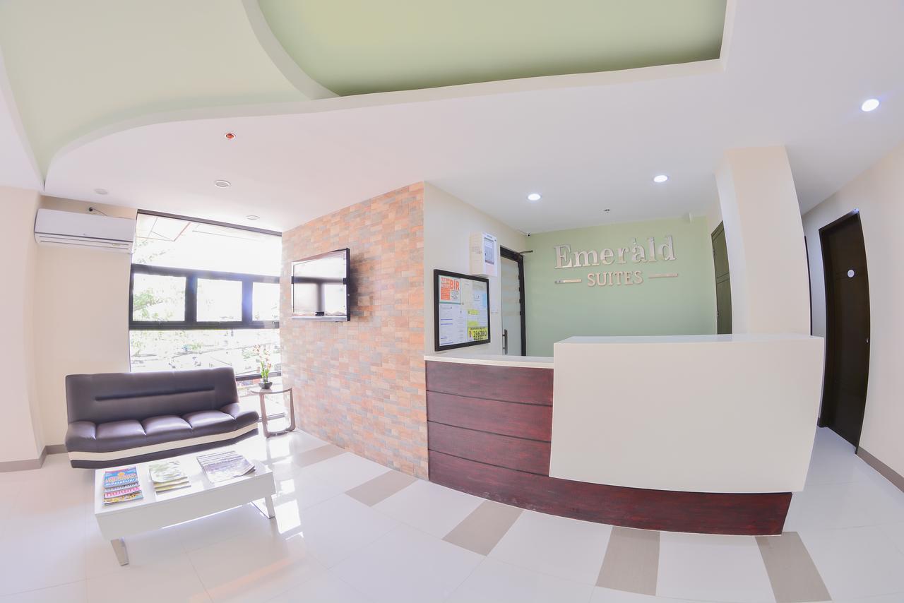 Emerald Suites Cdo Кагаян-де-Оро Экстерьер фото